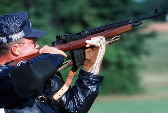 美国在越战早期使用的自动步枪,后来被m16取代