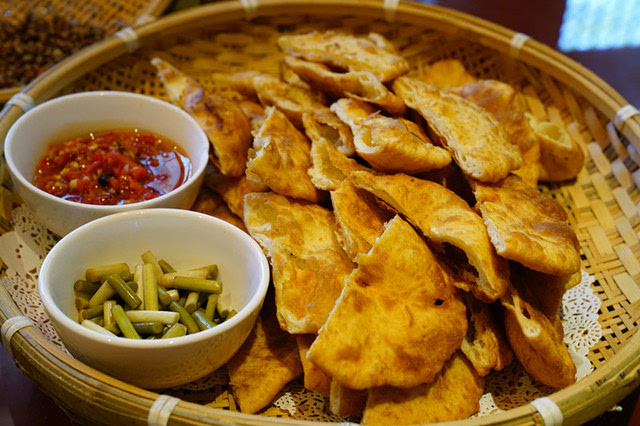 老油饼 菜是陕北特色菜:葱爆羊肉,老陕乱炖,盘龙茄,私房脆葫芦,浆水菜