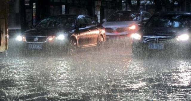 石家庄下大雨,这些地方都是积水路段,部分公交临时停运!