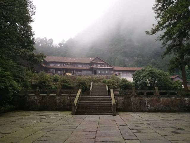 全山唯一供奉道教财神的仙峰寺,九老洞