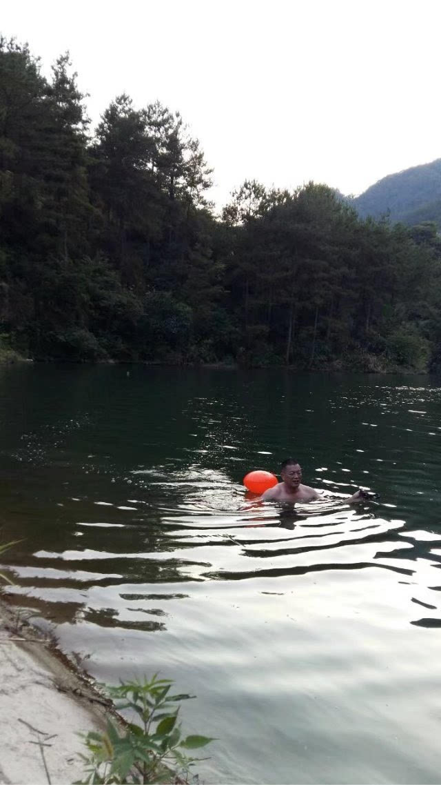 东关源水库夏日冬泳记