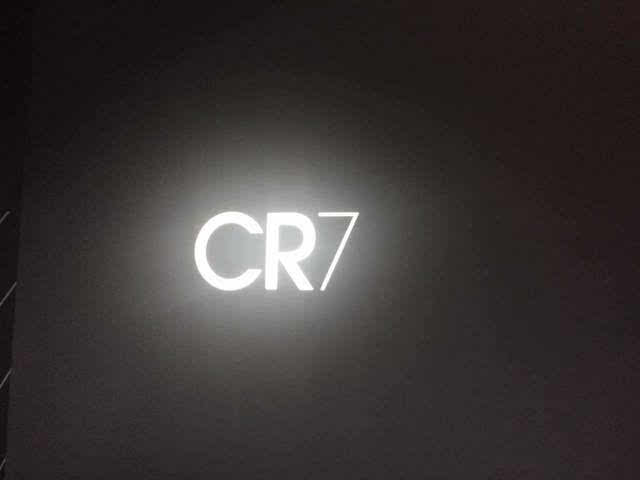 巨大cr7logo