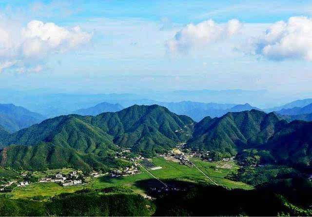 怀玉乡玉峰"三色旅次村"