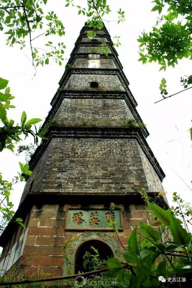 蜚英塔蜚英塔也称东塔,位于武都镇黄家庵后山顶上,与涪江对岸的南塔遥