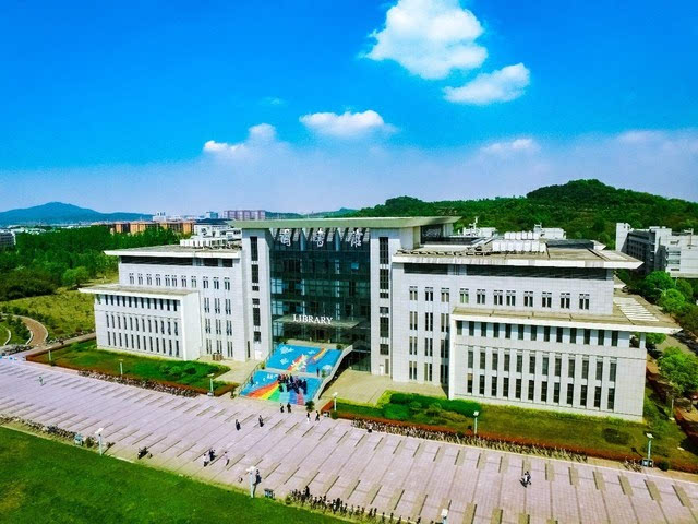 地点:南京邮电大学仙林校区图书馆四楼报告厅 (江苏省南京市栖霞区