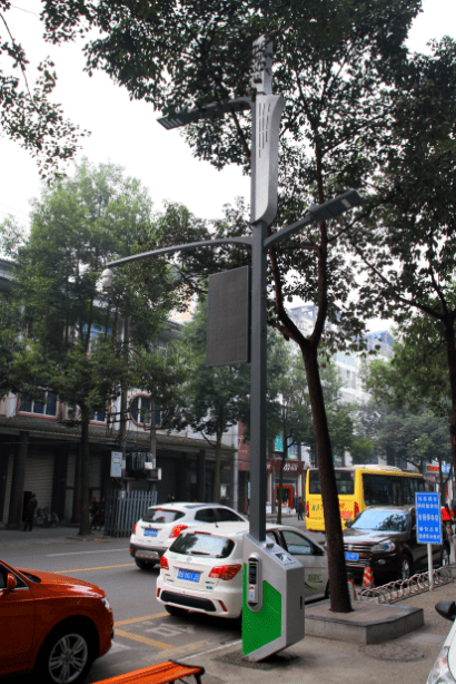 成都街頭現(xiàn)汽車“路燈充電樁”