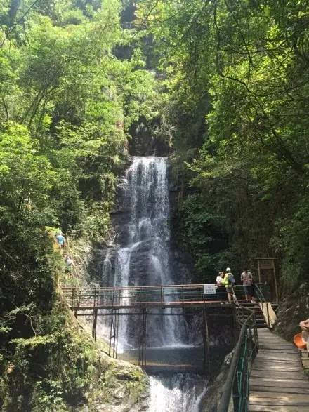 北峰桃源溪激情漂流/ 桃源溪漂流位于福州北峰日溪乡,距市中心38