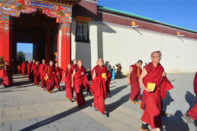 阿坝县各莫寺举行法喜苑竣工落成庆典