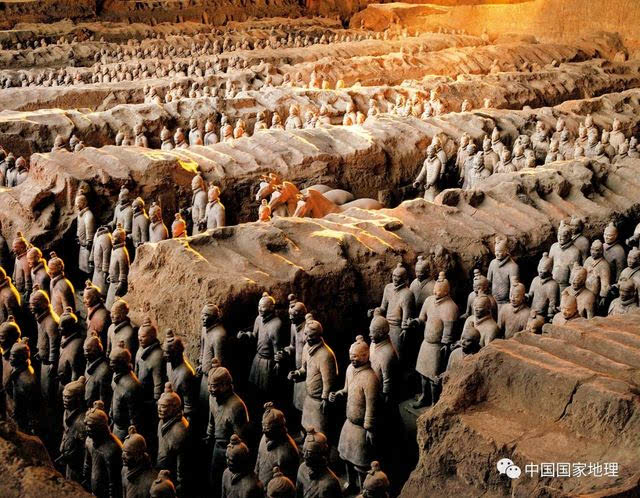 《中华遗产》2009年10月 摄影/夏居宪 位于西安的秦始皇陵兵马俑