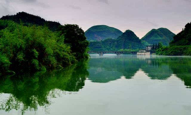 益阳,别名"银城"丽都"羽毛球之乡,为湖南省地级市,位于长江中下