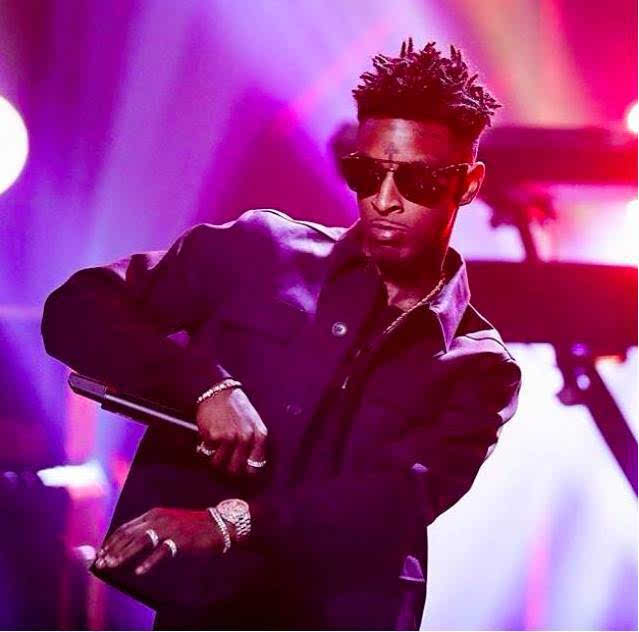 作为一个黑人 rapper,21 savage 也免不了会使用一些与种族有关的政治