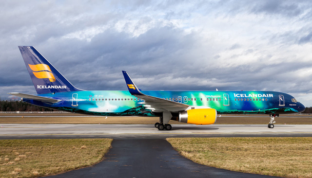 icelandair冰岛航空极光版波音757实现了这一美妙的画面