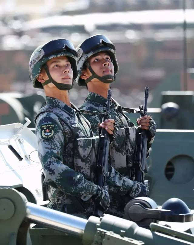 中国军人有多帅?看完燃到泪奔了!