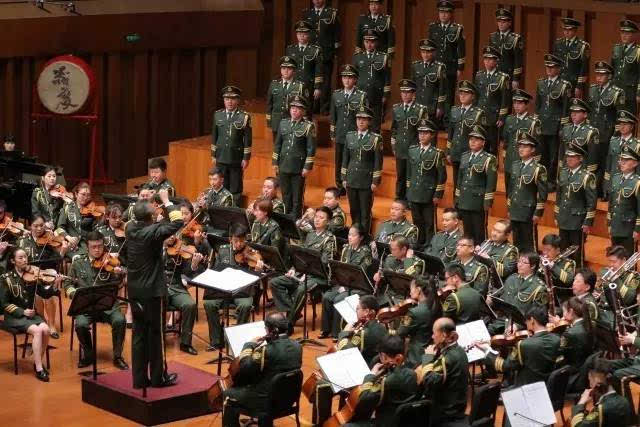 建军节,聆听中国武警男声合唱团唱响嘹亮军歌