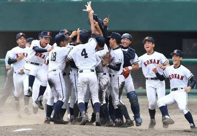 在日本高中,棒球部是热门社团,甲子园是全国棒球部对战争夺优胜的大赛