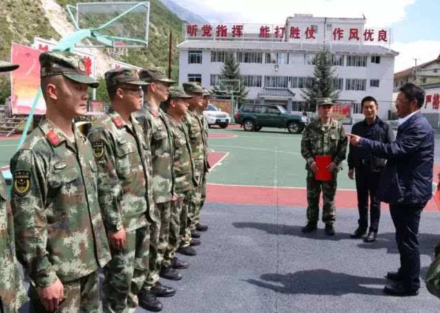 康巴头条丨州领导亲切慰问驻州部队并召开庆祝中国人民解放军建军90