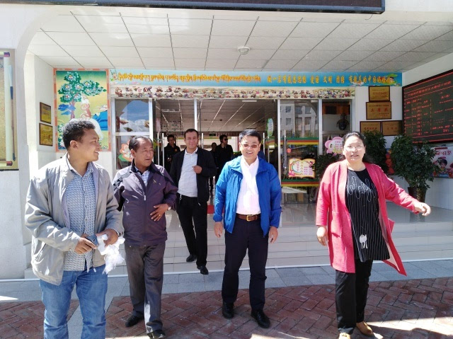 青岛市教育考察团赴桑珠孜区考察对口支援工作