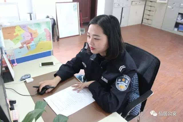 毕业于浙江警察学院,现在是横溪派出所唯一的女民警,也是派出所里的"