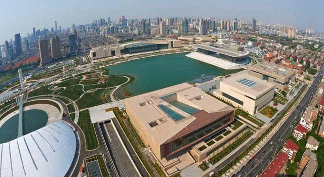 河西区已经成为天津市的市级行政中心,商务办公中心,文化艺术中心,以