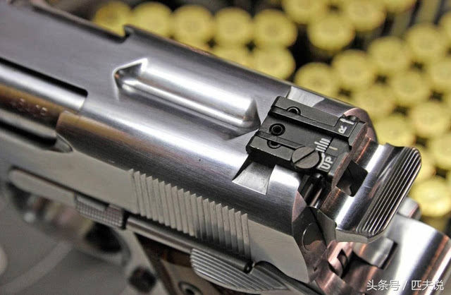 af2011-a1型双管手枪,由著名的柯尔特m1911手枪改进而来,采用双扳机