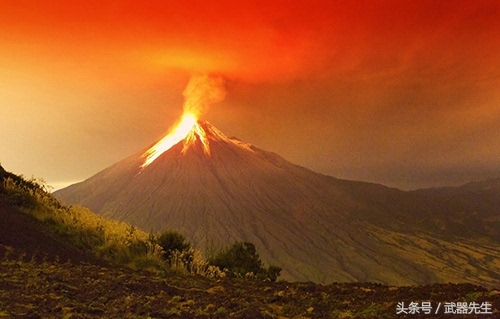 日本的富士山是一座活火山,300年的休眠期,它也正在积蓄能量,准备下