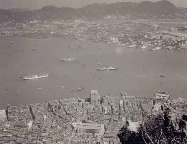 1840年之前的香港还是一个小渔村;今天的维多利亚港