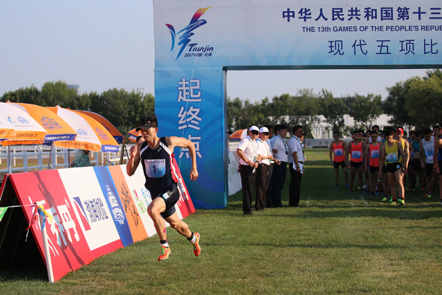 现代五项伉俪并肩站上领奖台,上海队收获混合团体接力铜牌
