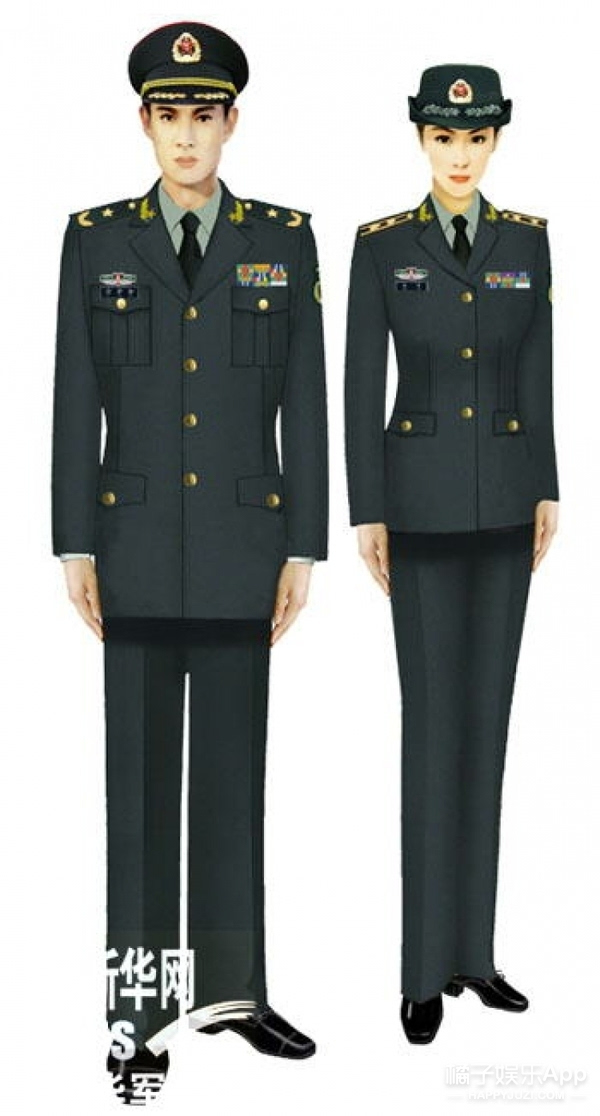 (海军舰长佩戴宝剑形的少将军衔肩章↑) 07式夏常服,军官的衬衫由87