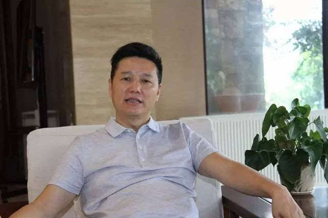 会议结束后我们有幸采访了成都万贯实业集团董事长陈清华.