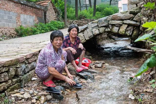 这里地处沂蒙山区东部,安丘的三大明泉—雹泉,绪泉,温泉,与其在一条