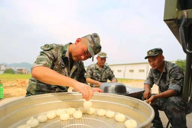 上等兵炊事员,平凡岗位感悟出"三句鸡汤"