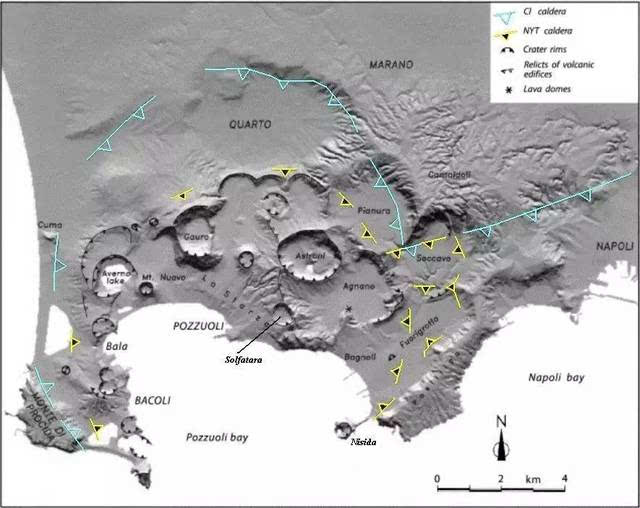 坎皮弗莱格瑞火山地处那不勒斯西北部,距维苏威火山直线距离不到15