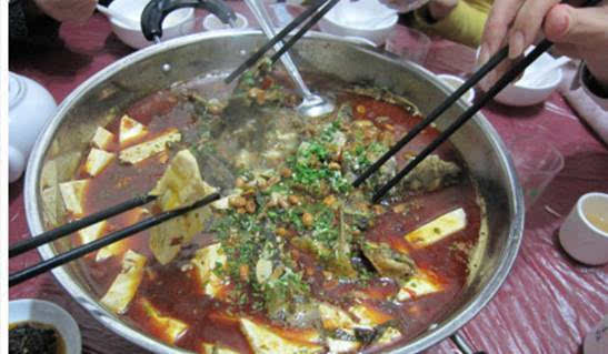 地点:重庆秀山东南洪安古镇 特色美食 洪安腌菜鱼