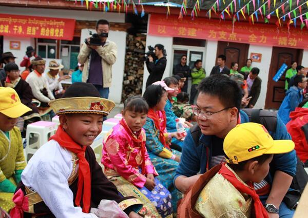 "喜迎党的十九大·全国网络媒体西藏行"媒体团风采朗县篇