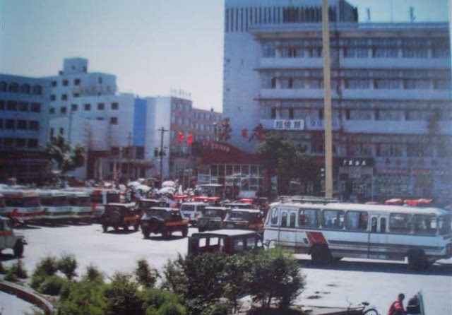 桥东一马路电台服务部现电子大厦(海天超市) ▽ 集宁市恩和路(右侧为