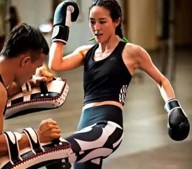 张钧甯还喜欢拳击,她非常喜欢拳击给她带来的愉悦感 这是属于强者的