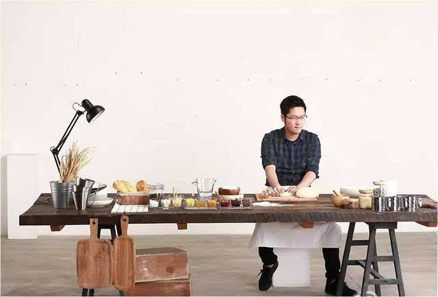 原麦山丘的行政总厨林育玮 曾获得台湾四大天王面包大赛冠军 在烘焙