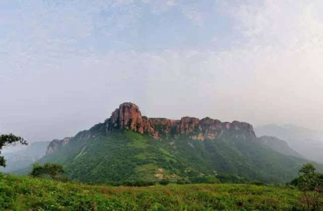 西平县的旅游资源有棠溪源风景区,宝岩寺塔等,其中宝岩寺塔始建于北宋