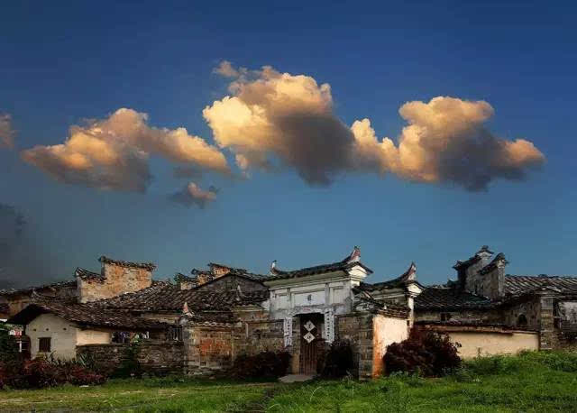 抚州历史悠久,自然风光宜人,名胜古迹众多,更兼山水之胜,艺术遗产独特