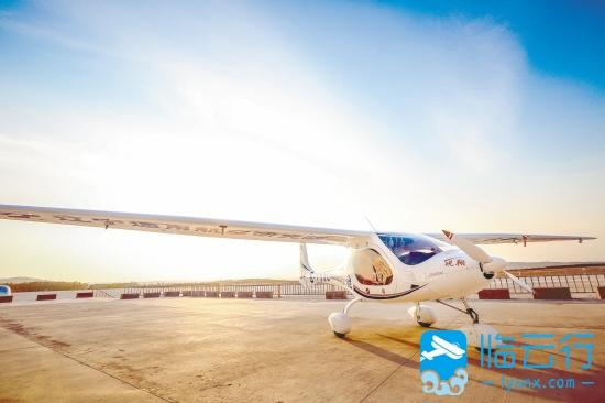 沈阳:中国首款电动飞机锐翔RX1E成功试飞