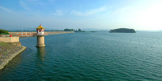 河南光山县五岳湖风景怡人