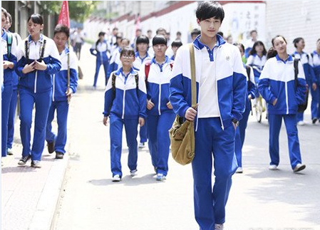 【组图】校服,一个捆绑着我们青春的东西,中国校服被批丑爆了