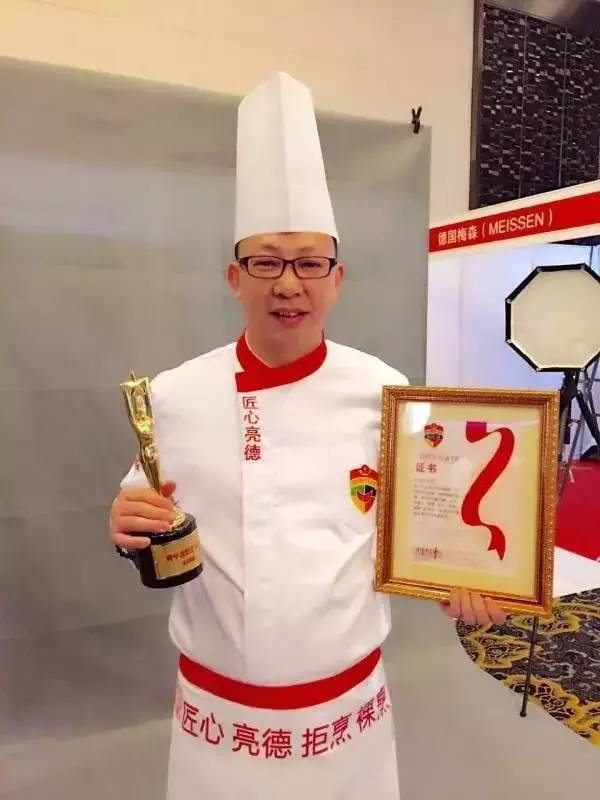 有一家餐厅的总厨荣膺"中国青年烹饪艺术家",全国一共