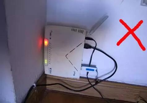方法二 千万别将路由器放在房屋角落 wifi信号通过墙壁会被消弱大半