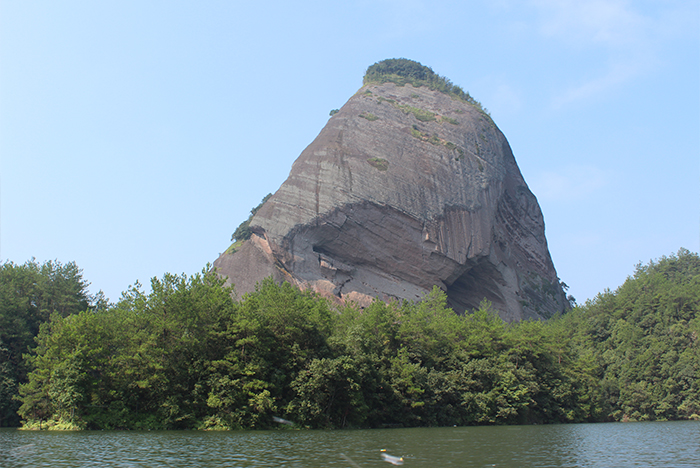 协调地质遗迹保护与旅游开发的关系,推动铜鼓地质公园旅游体验与地质