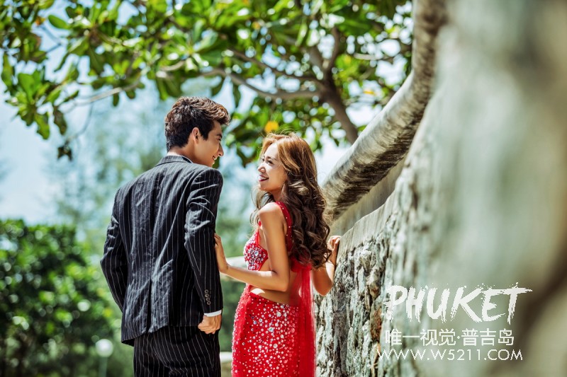 泰国唯一婚纱_泰国传统婚纱服饰图片(2)