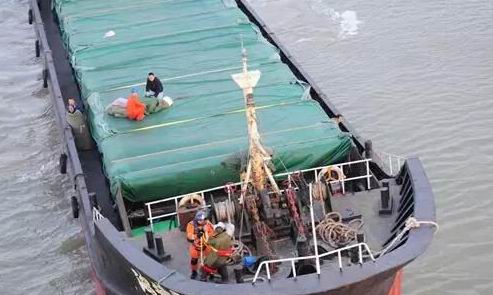 山东一艘油轮发生乙炔爆炸 4名船员受伤