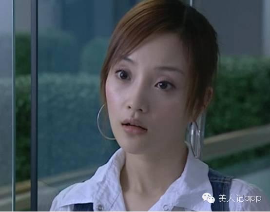 然后2007年奋斗杨晓芸这个角色,让李小璐再火了一把.