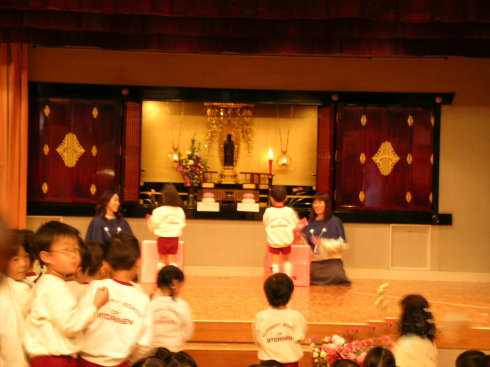 0岁参加运动会,大冬天穿短裤.日本幼儿园12件