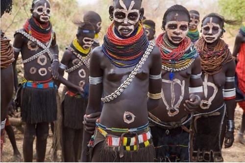 世界上最奇葩的八个原始部落